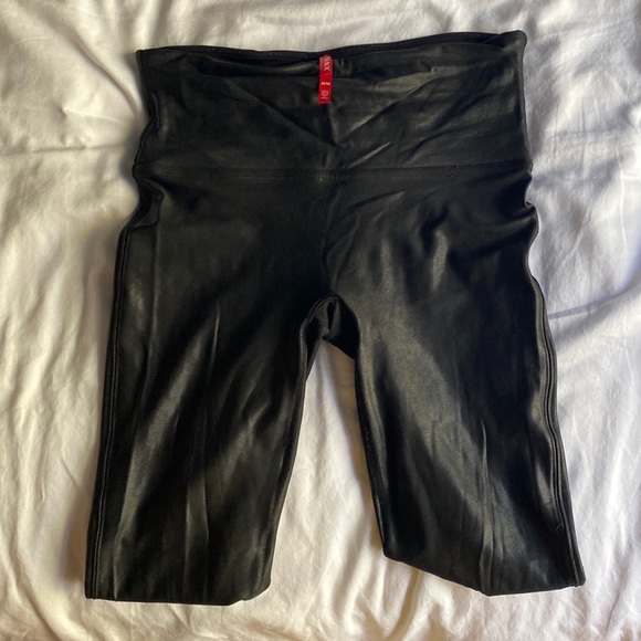 Spanx faux leather leggings size medium - Picture 3 of 3